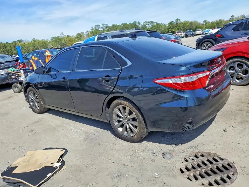 2015 TOYOTA CAMRY XLE  