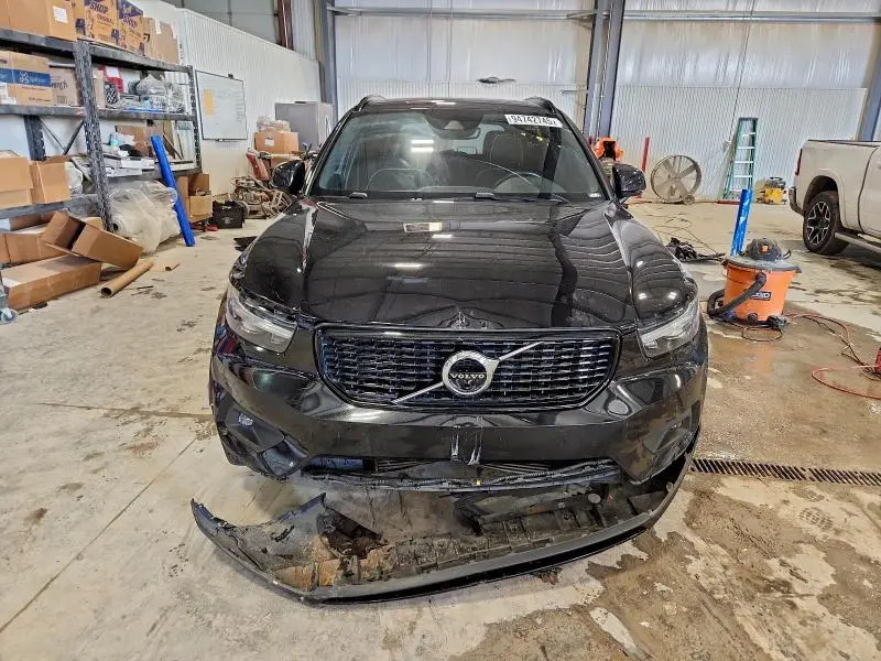 2021 VOLVO XC40 T5 R-DESIGN  