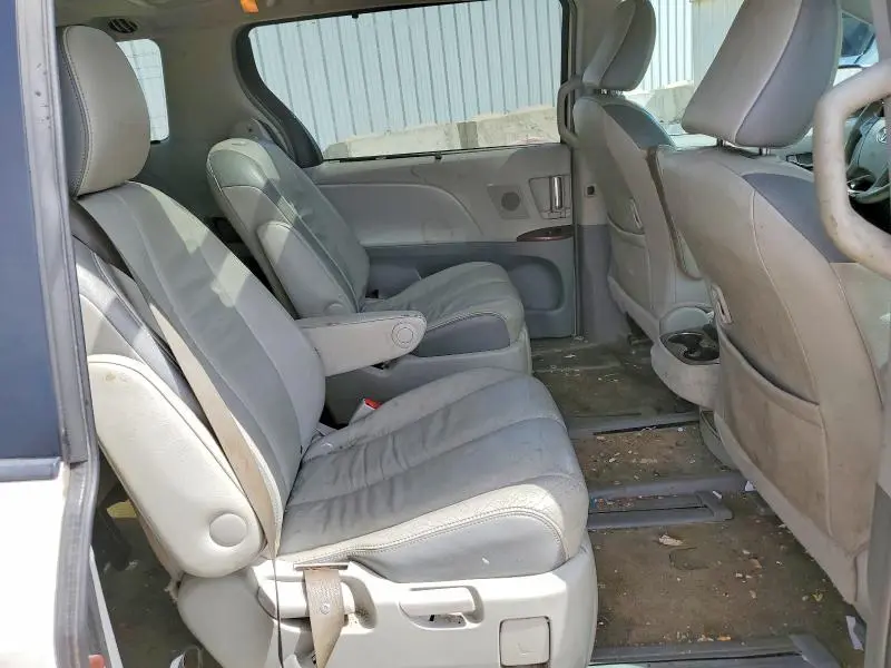 2013 TOYOTA SIENNA LIMITED 7-PASSENGER  