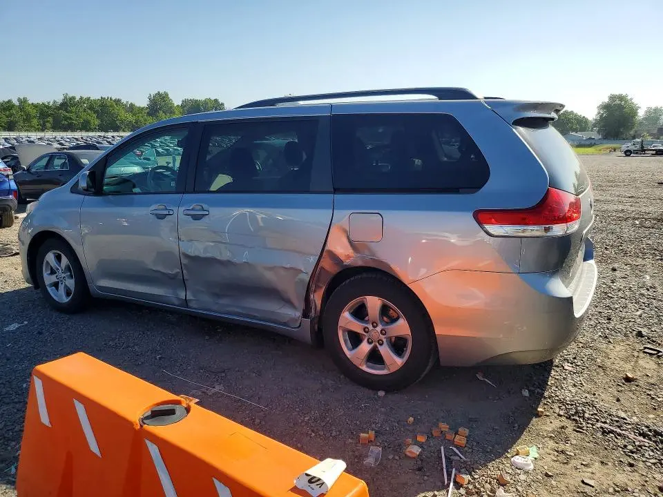 2011 TOYOTA SIENNA LE  