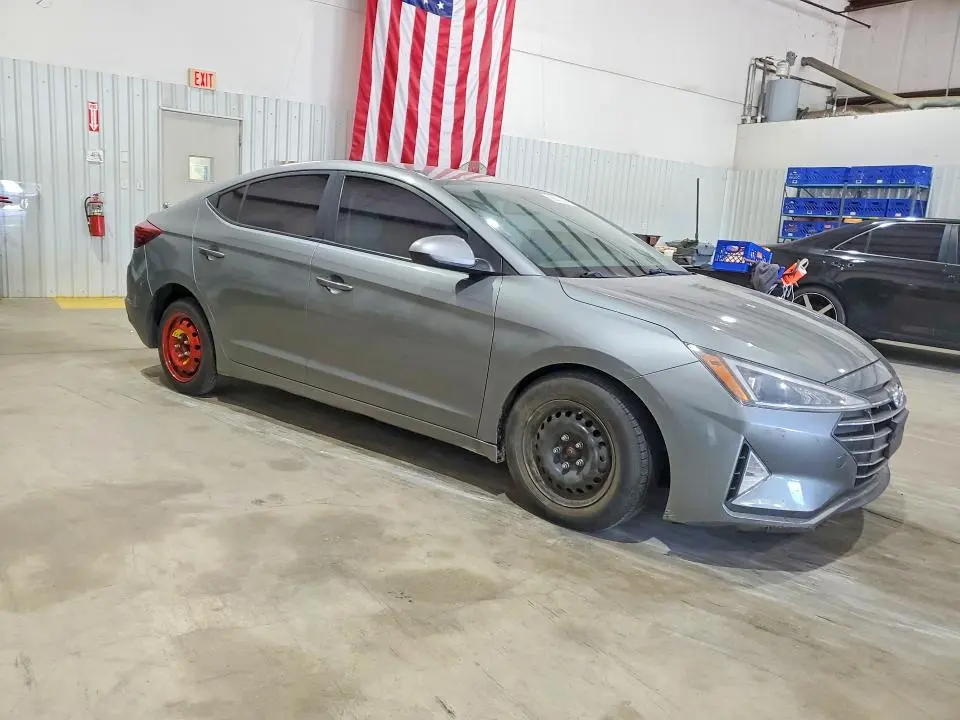 2019 HYUNDAI ELANTRA SE  