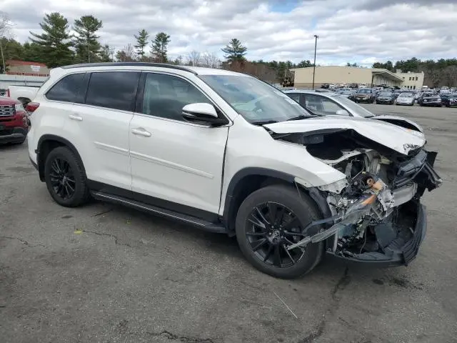 2019 TOYOTA HIGHLANDER SE