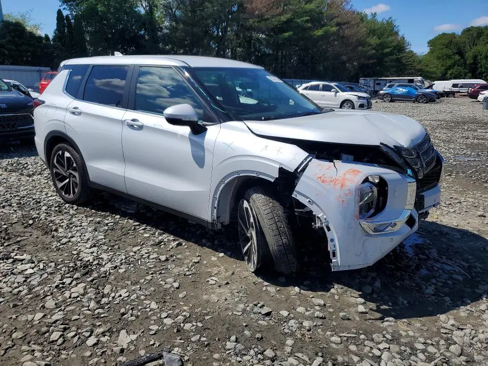 2024 MITSUBISHI OUTLANDER SE  