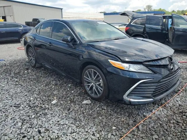 2021 TOYOTA CAMRY XLE  