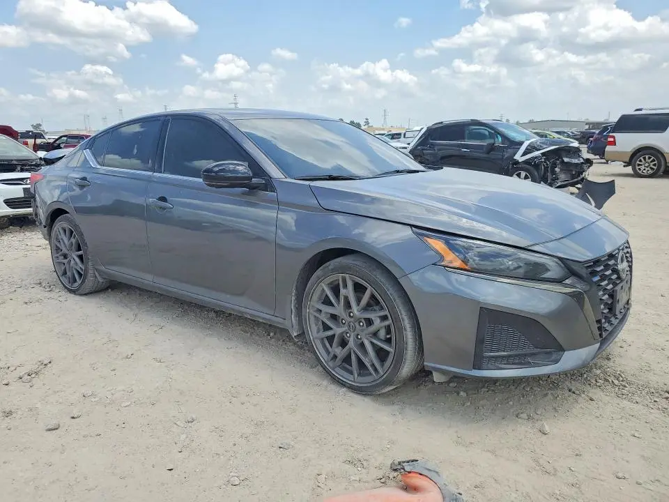 2024 NISSAN ALTIMA SR  