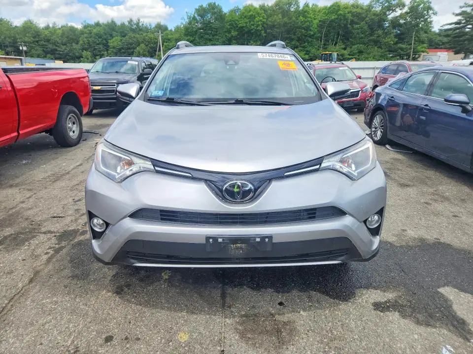 2018 TOYOTA RAV4 XLE  