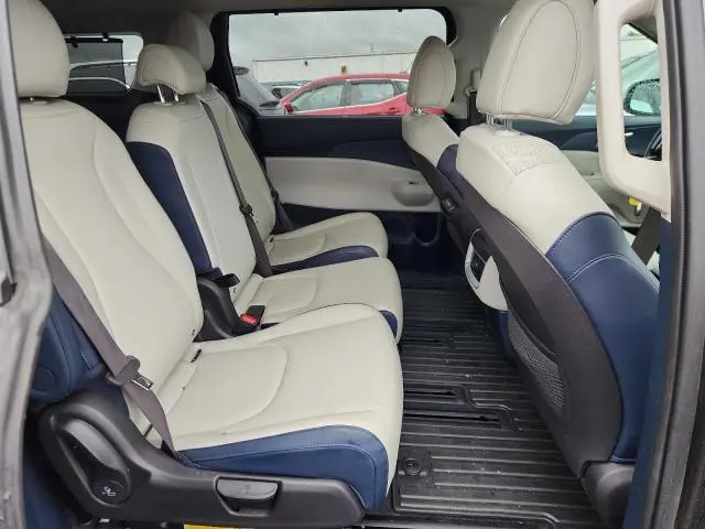 2025 KIA CARNIVAL EX  