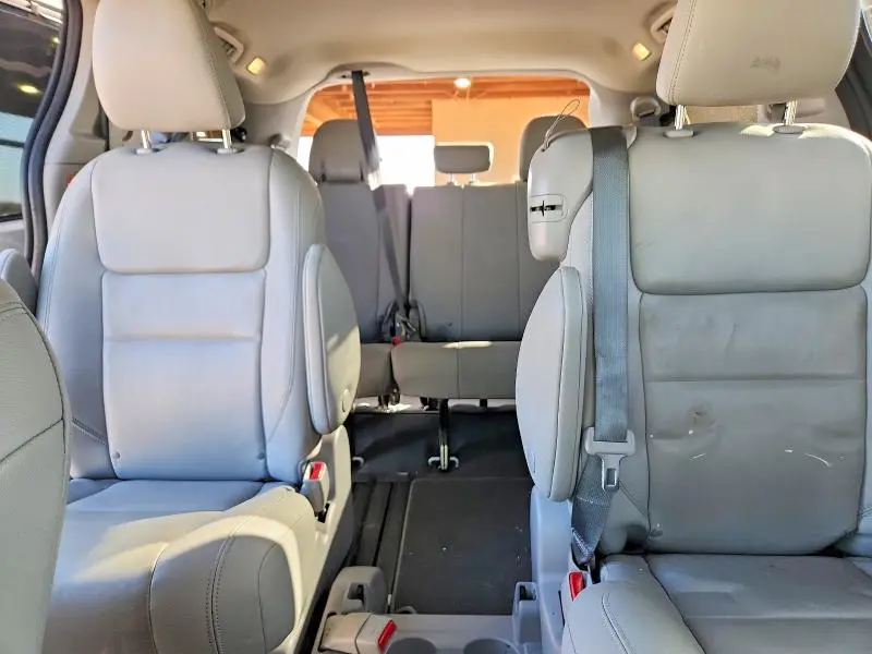 2020 TOYOTA SIENNA XLE PREMIUM 8-PASSENGER  