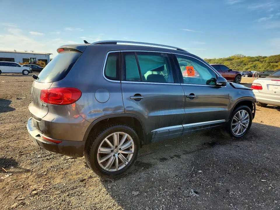2014 VOLKSWAGEN TIGUAN S  