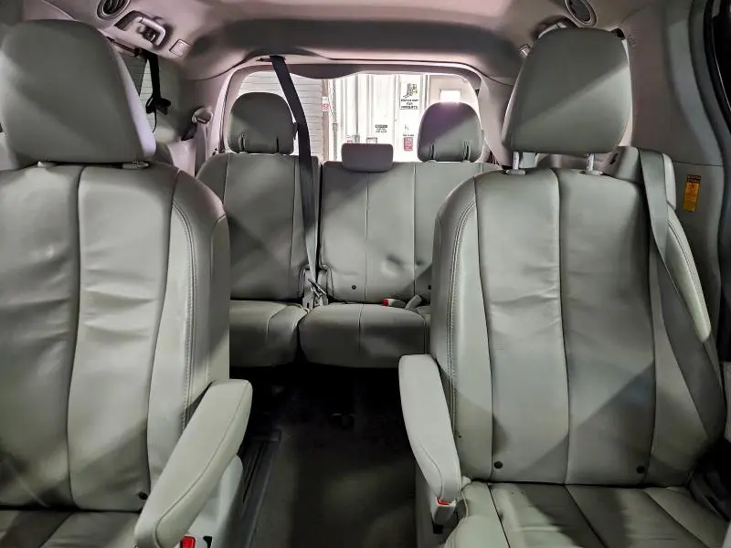 2014 TOYOTA SIENNA XLE  