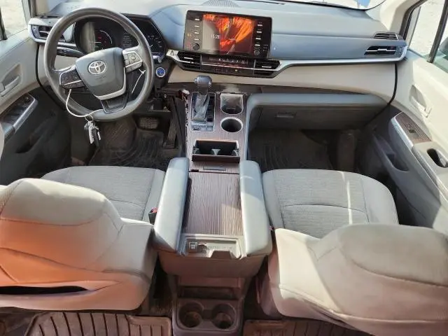 2021 TOYOTA SIENNA LE  