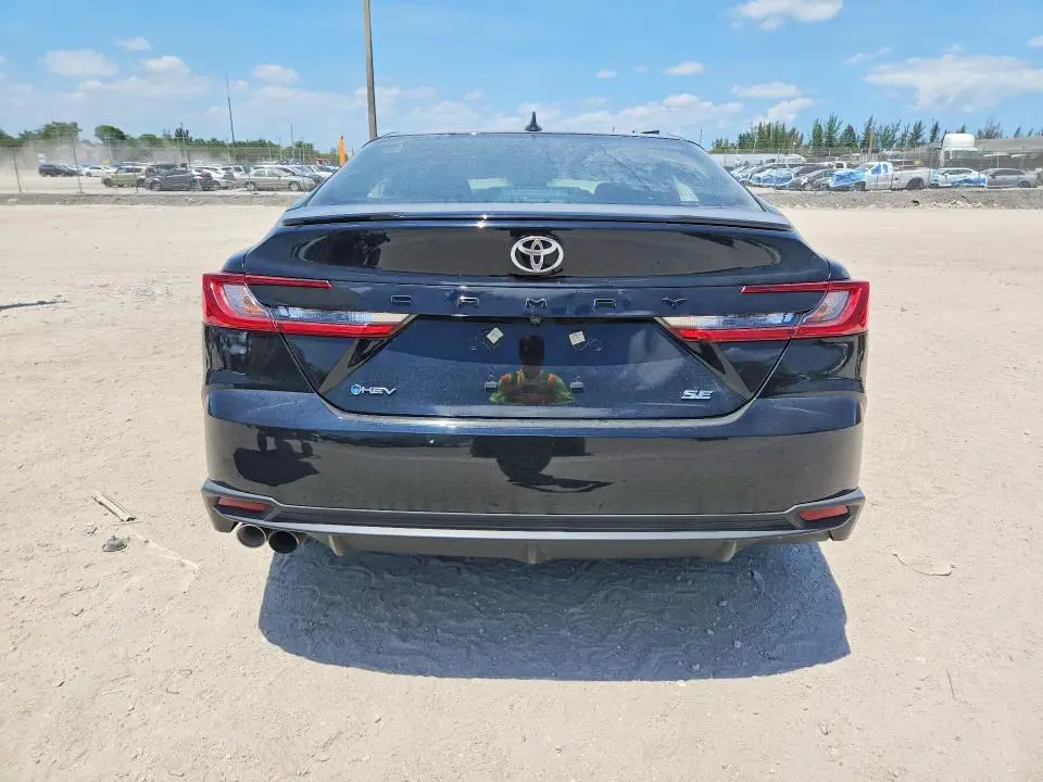 2025 TOYOTA CAMRY SE  