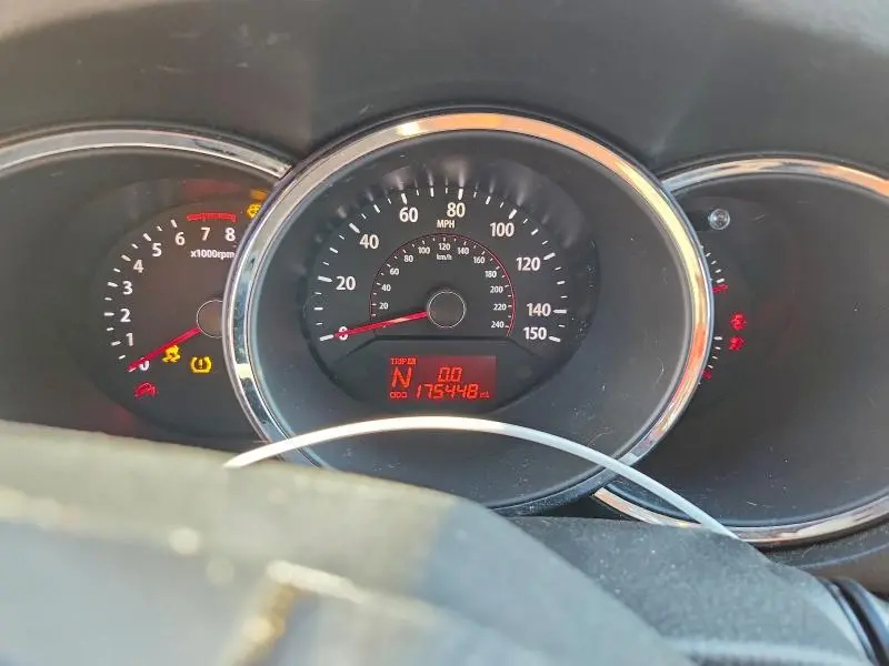 2011 KIA SORENTO BASE  