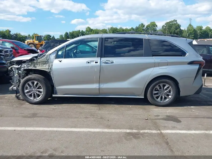2023 TOYOTA SIENNA XLE