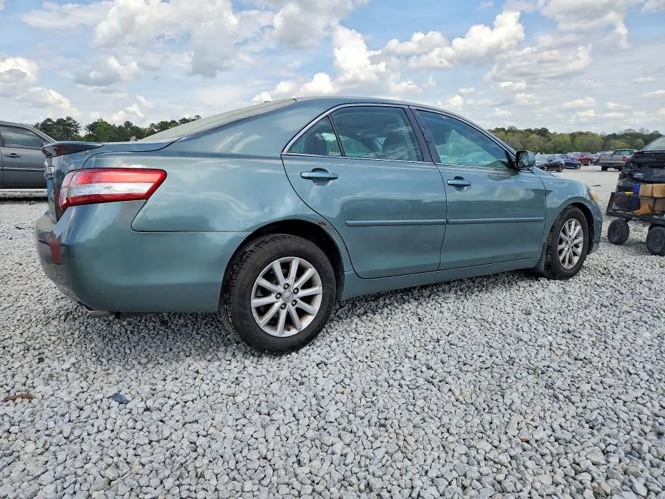 2010 TOYOTA CAMRY XLE  