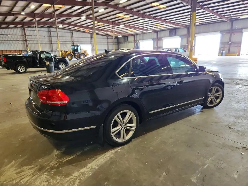 2015 VOLKSWAGEN PASSAT SE  