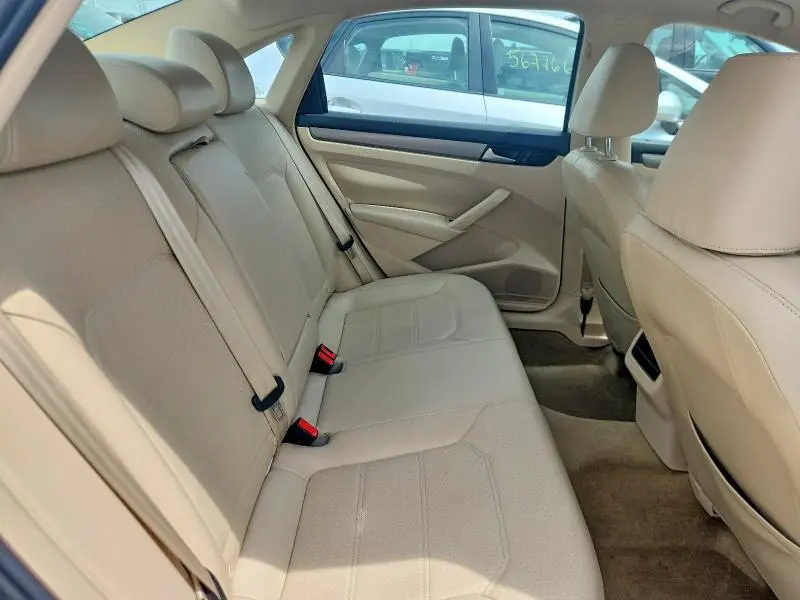 2015 VOLKSWAGEN PASSAT SE  