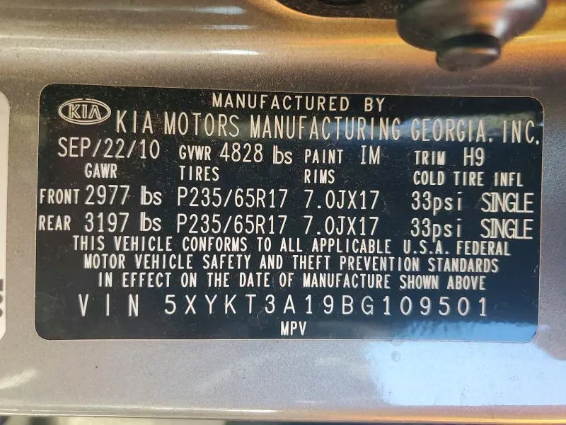 2011 KIA SORENTO BASE  