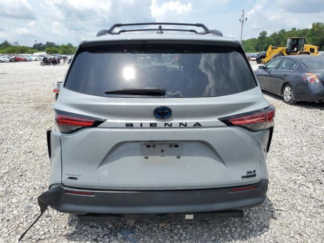 2022 TOYOTA SIENNA XLE