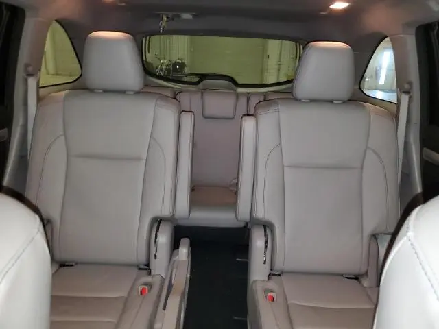 2017 TOYOTA HIGHLANDER SE  