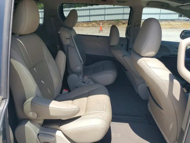 2015 TOYOTA SIENNA XLE 8-PASSENGER  