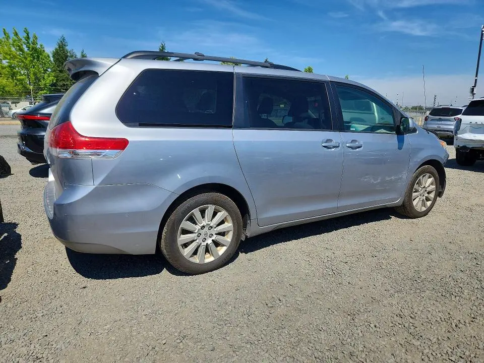 2012 TOYOTA SIENNA LE  