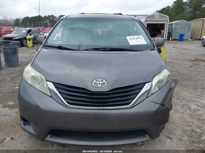 2012 TOYOTA SIENNA LE V6 8 PASSENGER