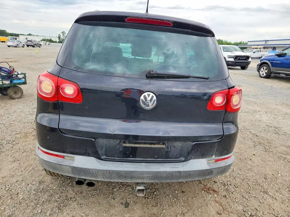 2010 VOLKSWAGEN TIGUAN S  