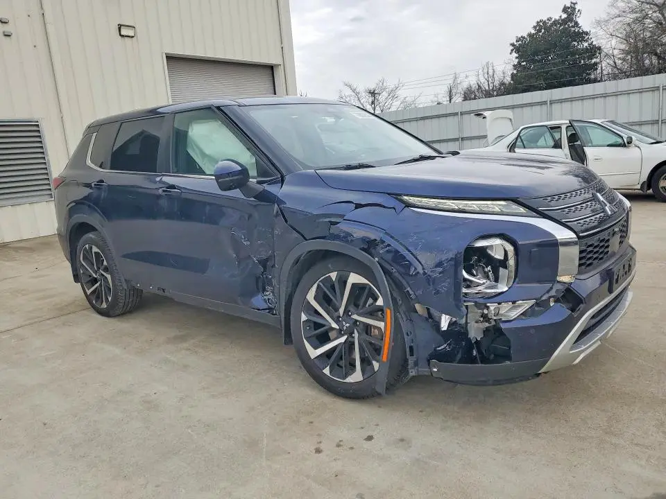 2022 MITSUBISHI OUTLANDER SE  