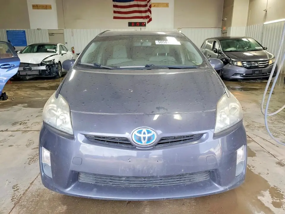 2010 TOYOTA PRIUS III  