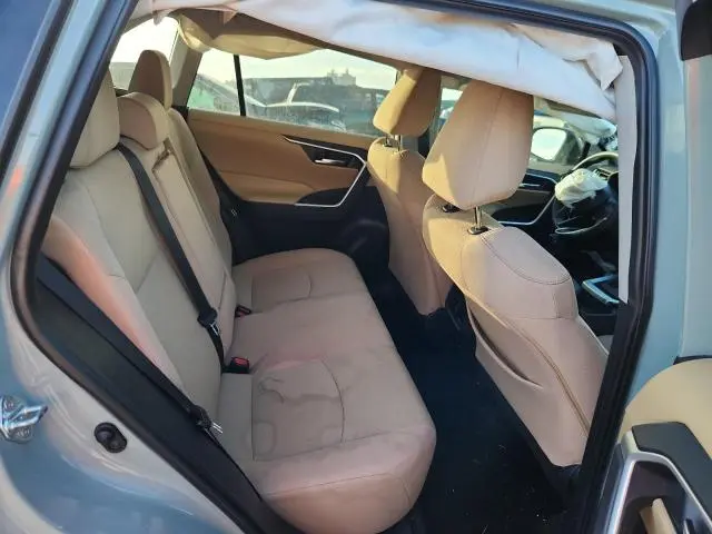 2019 TOYOTA RAV4 XLE  