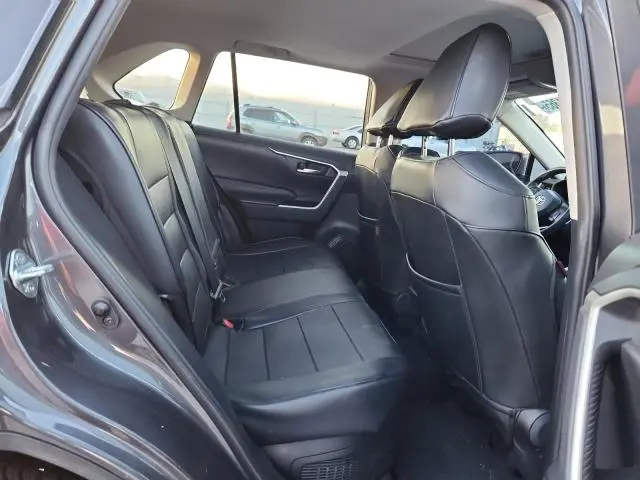 2019 TOYOTA RAV4 XLE  