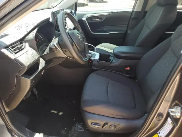 2022 TOYOTA RAV4 XLE  