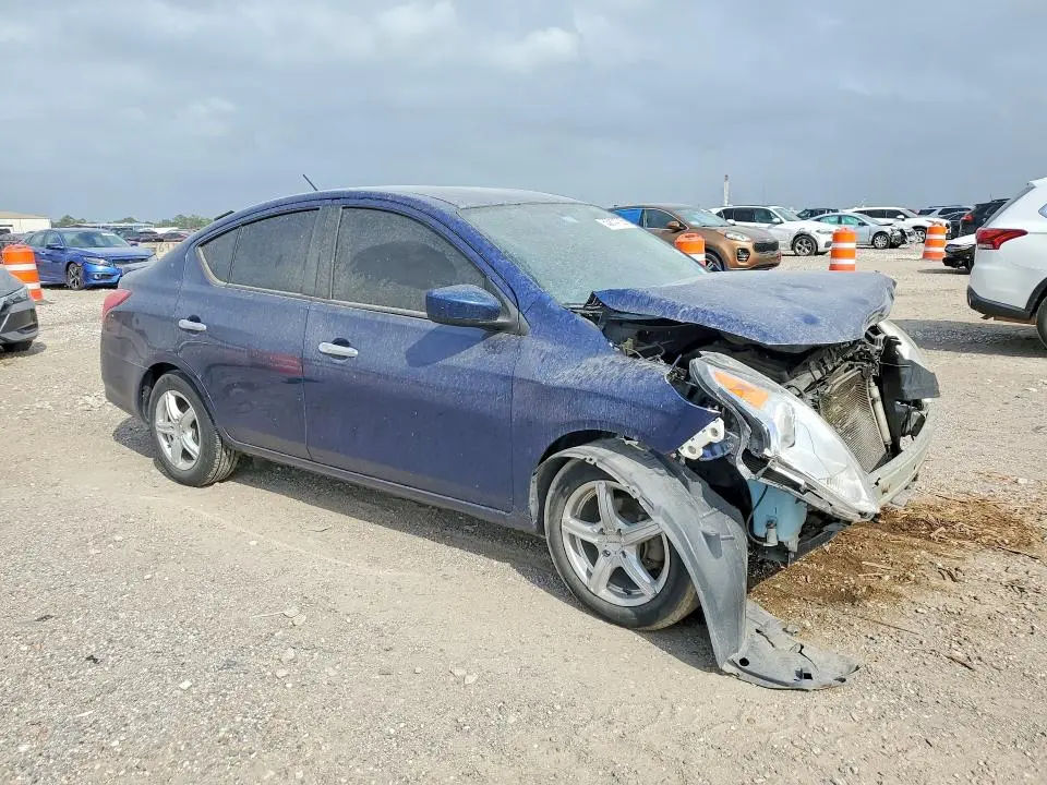 2019 NISSAN VERSA SV  