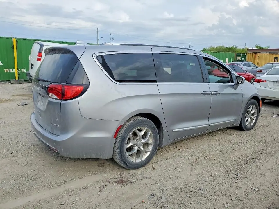 2017 CHRYSLER PACIFICA LIMITED  