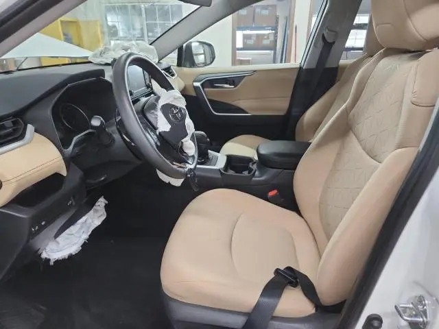 2021 TOYOTA RAV4 XLE  