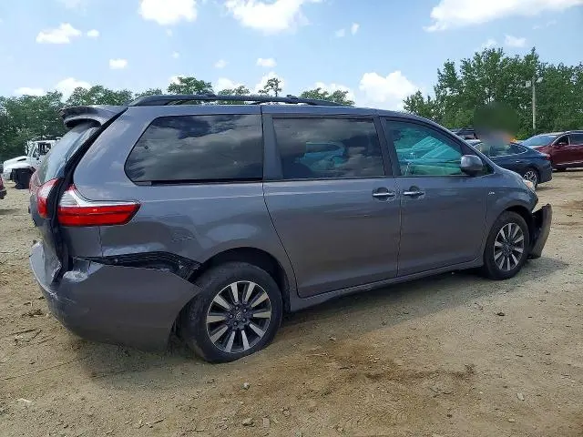 2018 TOYOTA SIENNA XLE 7-PASSENGER  