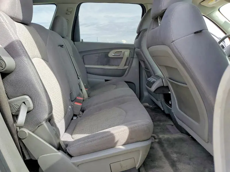 2010 CHEVROLET TRAVERSE LS  