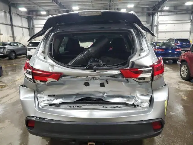 2017 TOYOTA HIGHLANDER SE  