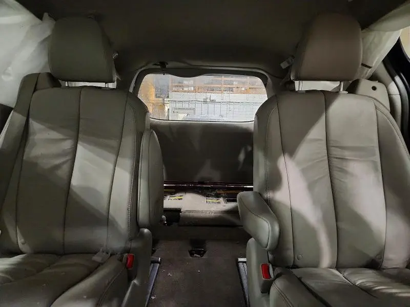 2013 TOYOTA SIENNA XLE  