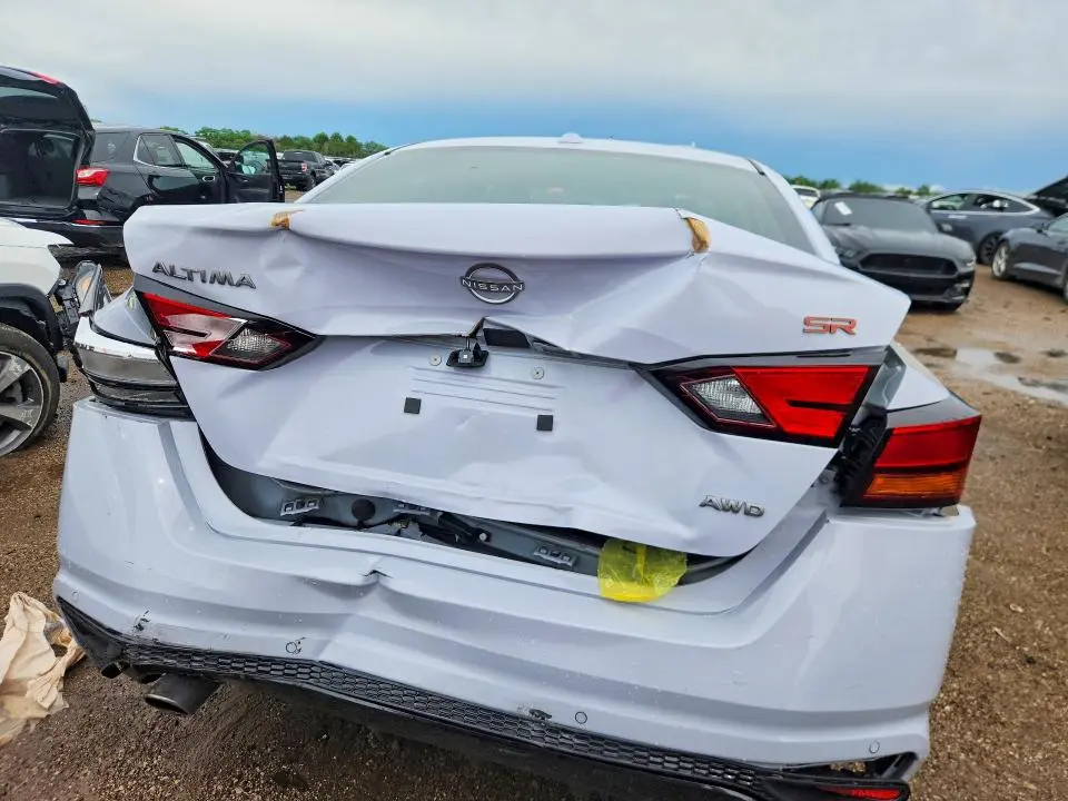 2024 NISSAN ALTIMA SR  