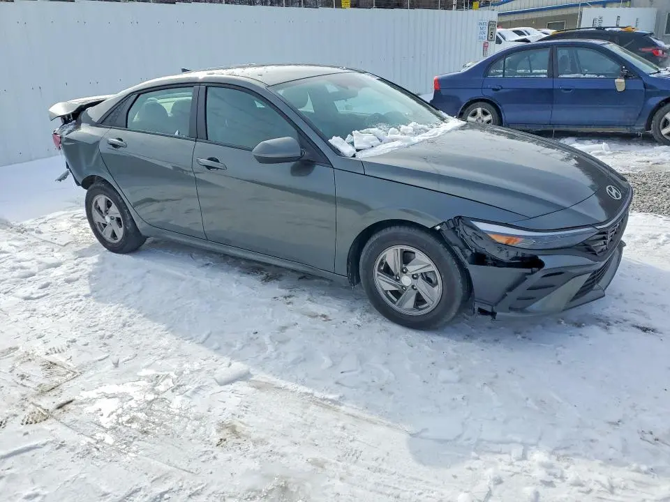 2025 HYUNDAI ELANTRA SE  