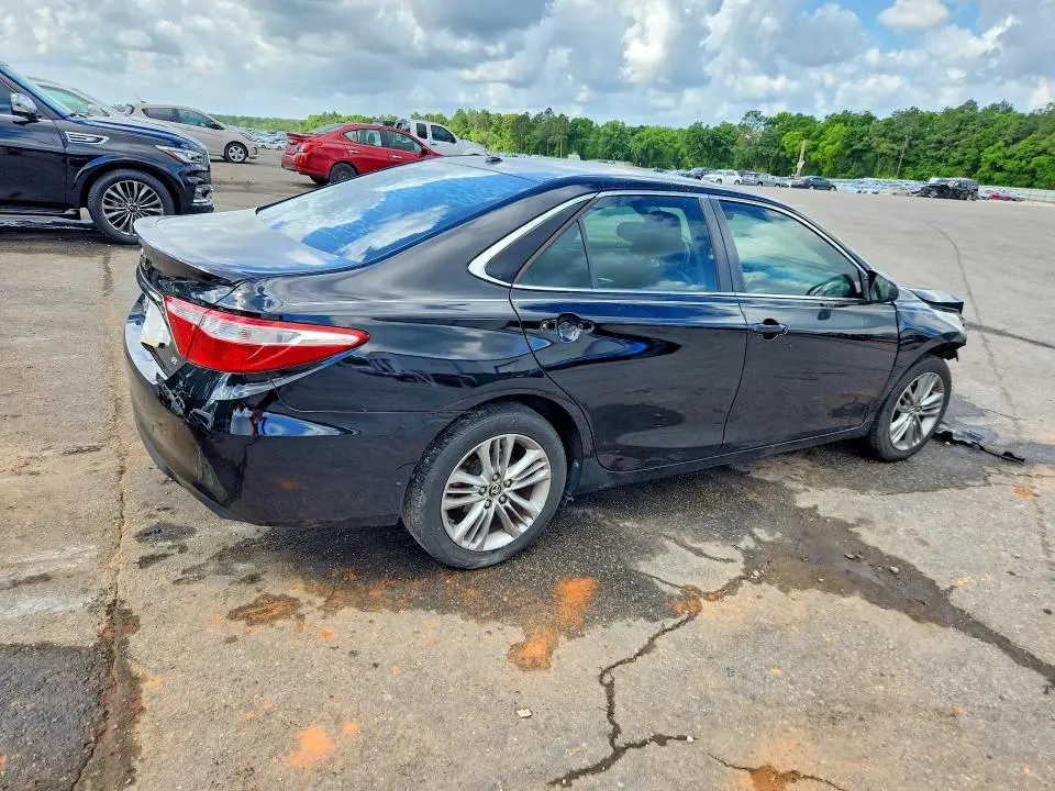 2016 TOYOTA CAMRY SE  