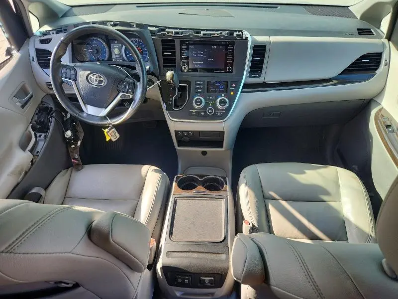 2019 TOYOTA SIENNA XLE 8-PASSENGER  