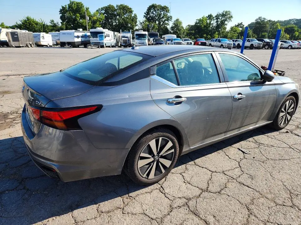 2022 NISSAN ALTIMA SV  