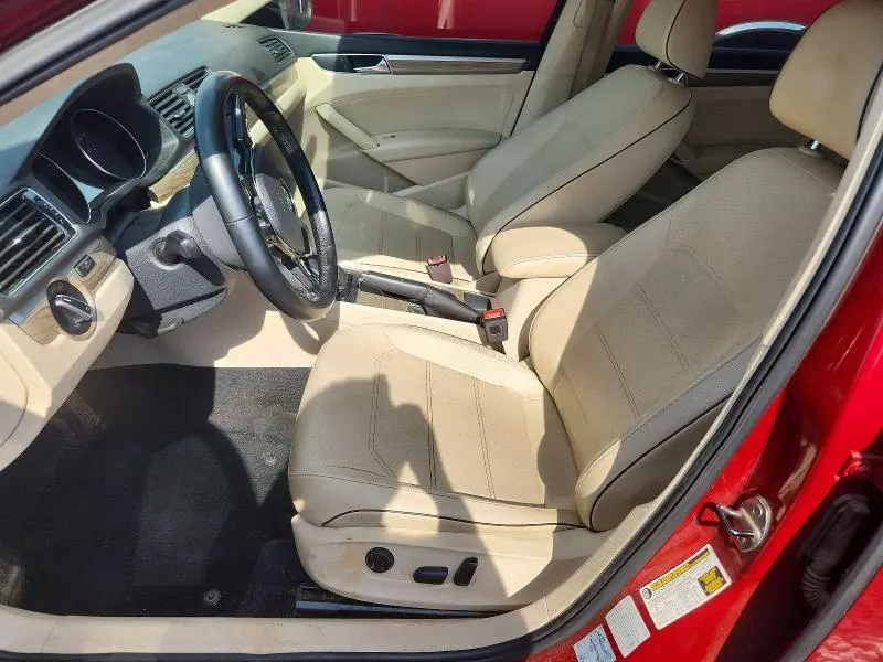 2017 VOLKSWAGEN PASSAT SE  