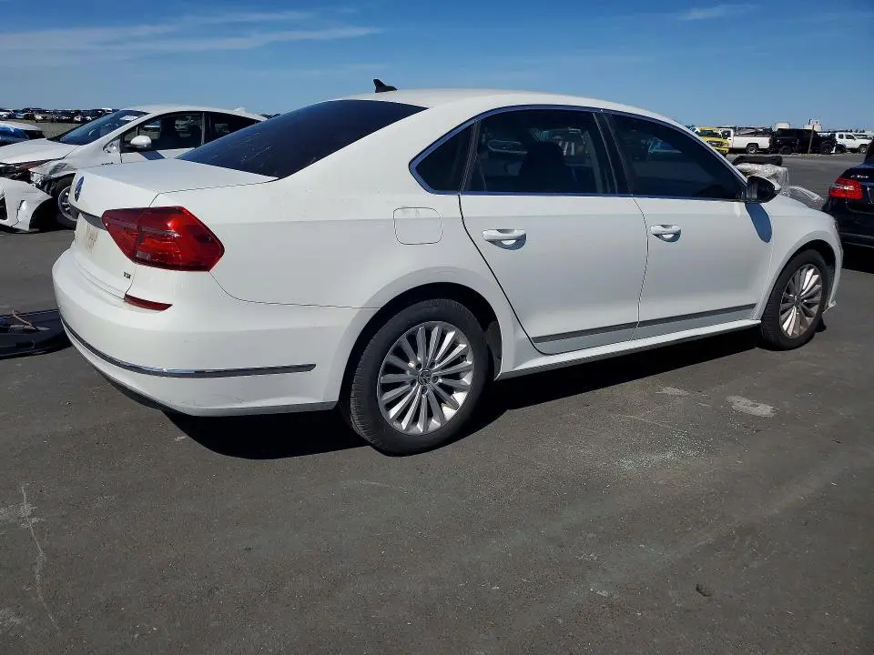 2016 VOLKSWAGEN PASSAT SE  