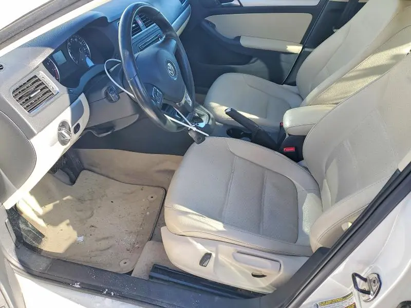 2013 VOLKSWAGEN JETTA SE  