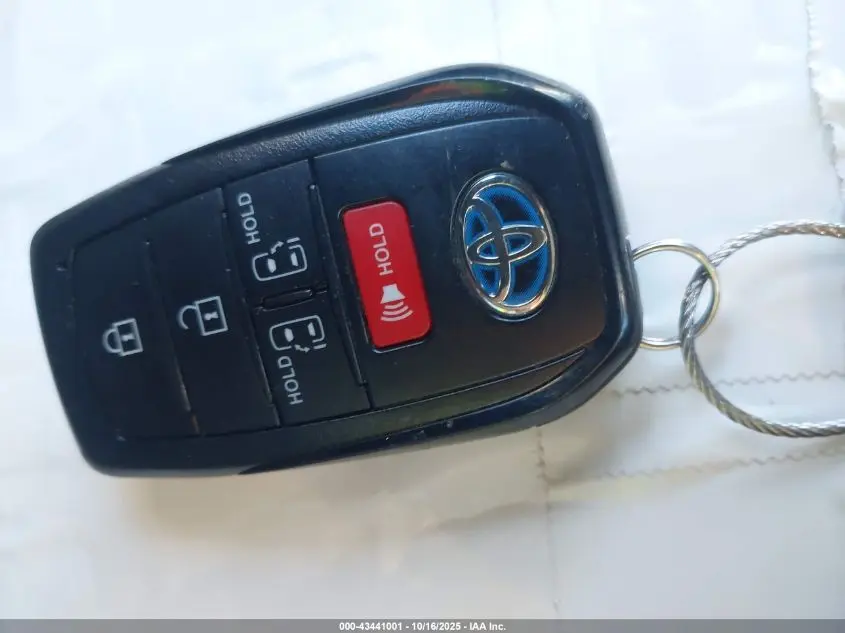 2022 TOYOTA SIENNA LE