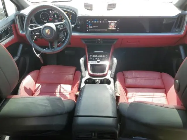 2024 PORSCHE CAYENNE   